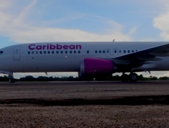 Compañía de Turismo da la bienvenida a Caribbean Airlines al Aeropuerto LMM